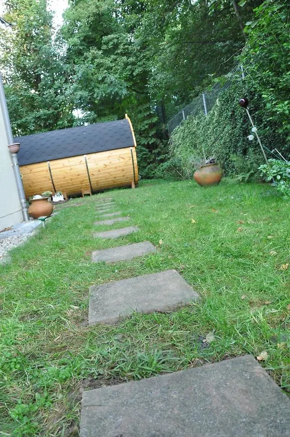 Апартаменты Holz-Wohnfass In Muenchen-Nymphenburg Мюнхен