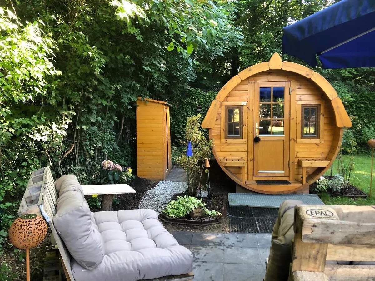 Ferienwohnung Holz-Wohnfass in München-Nymphenburg Apartment
