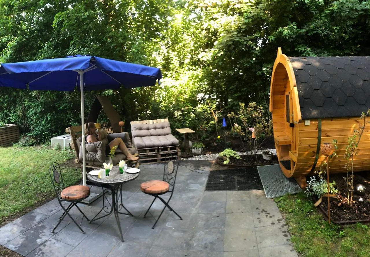 Апартаменты Holz-Wohnfass In Muenchen-Nymphenburg Мюнхен
