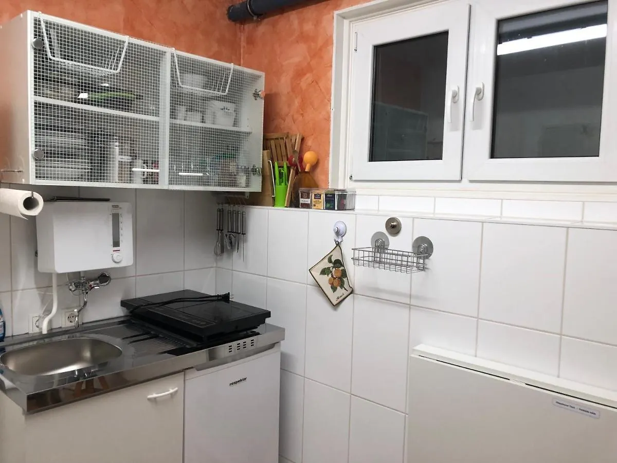 Апартаменты Holz-Wohnfass In Muenchen-Nymphenburg