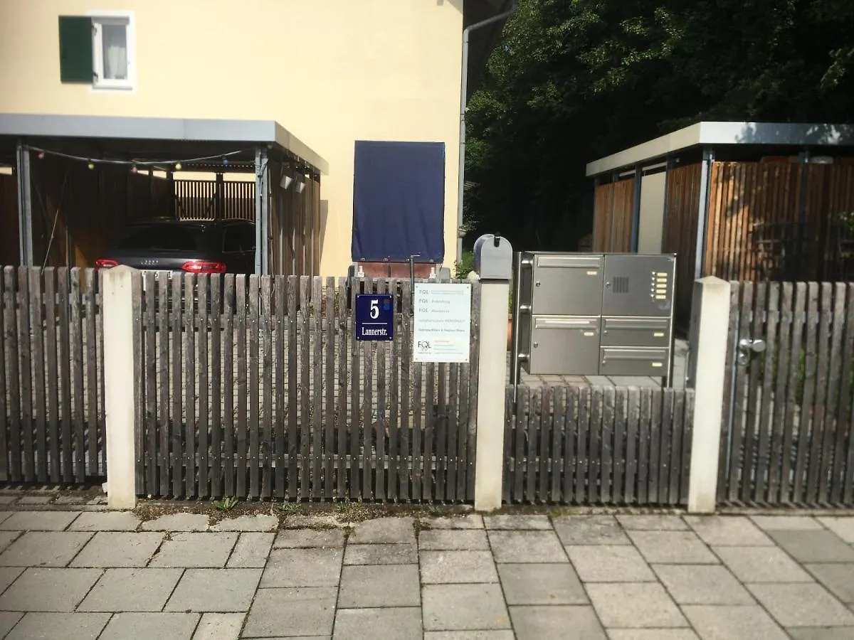 Ferienwohnung Holz-Wohnfass in München-Nymphenburg